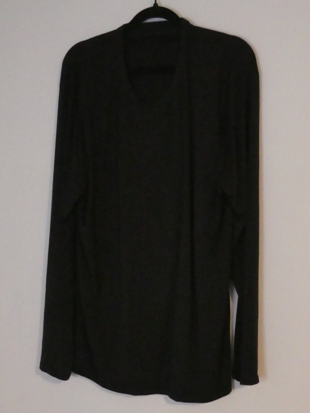 LULULEMON ATHLETICA Lululemon Black Long Sleeve Athletic Shirt P2P 19" measured